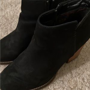 BLONDO waterproof bootie size 5
